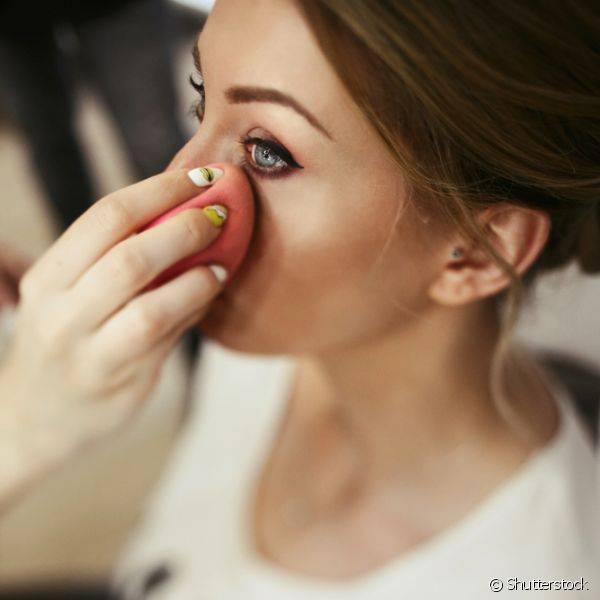 Quer descobrir como limpar a esponja de maquiagem? Confira a matéria e aprenda 3 dicas! (Foto: Shutterstock)